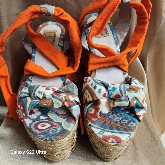 Lace up Wedge Sandle size 6. - Picture 4 of 12